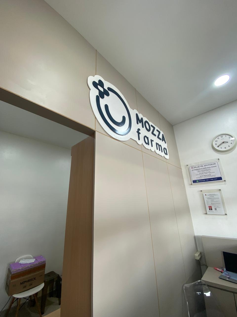 Sudut Ruangan & Detail Apotek